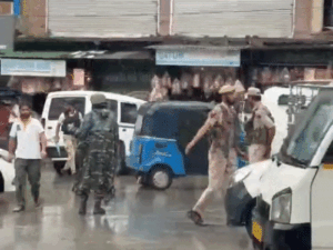अनंतनाग के लाल चौक में पुलिस-आतंकियों के बीच मुठभेड़:दोनों तरफ से फायरिंग, हेड कांस्टेबल गोली लगने से घायल; सेना-पुलिस का सर्च ऑपरेशन जारी | ACTPnews