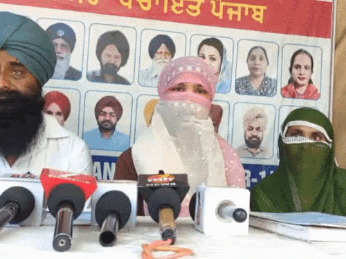मोहाली में प्रेस कॉन्फ्रेंस के दौरान पीड़िता ने अपनी पूरी कहानी बताई।