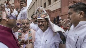 धर्मेंद्र प्रधान इस्तीफा देने के बाद पहली बार संसद पहुंचे, NDA के सांसदों ने किया जोरदार स्वागत, पहनाया पाग | ACTPnews