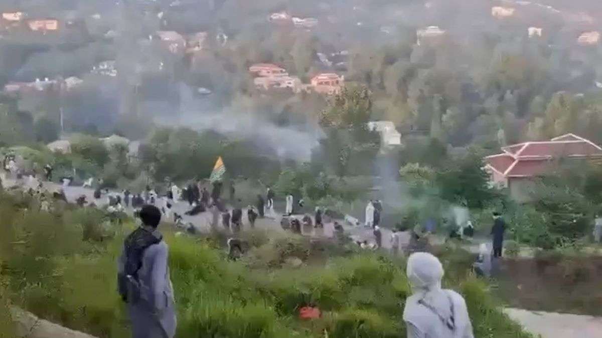 PoK में प्रदर्शनकारियों पर बर्बरता, पाकिस्तानी सेना की फायरिंग में 19 की मौत, दर्जनों घायल