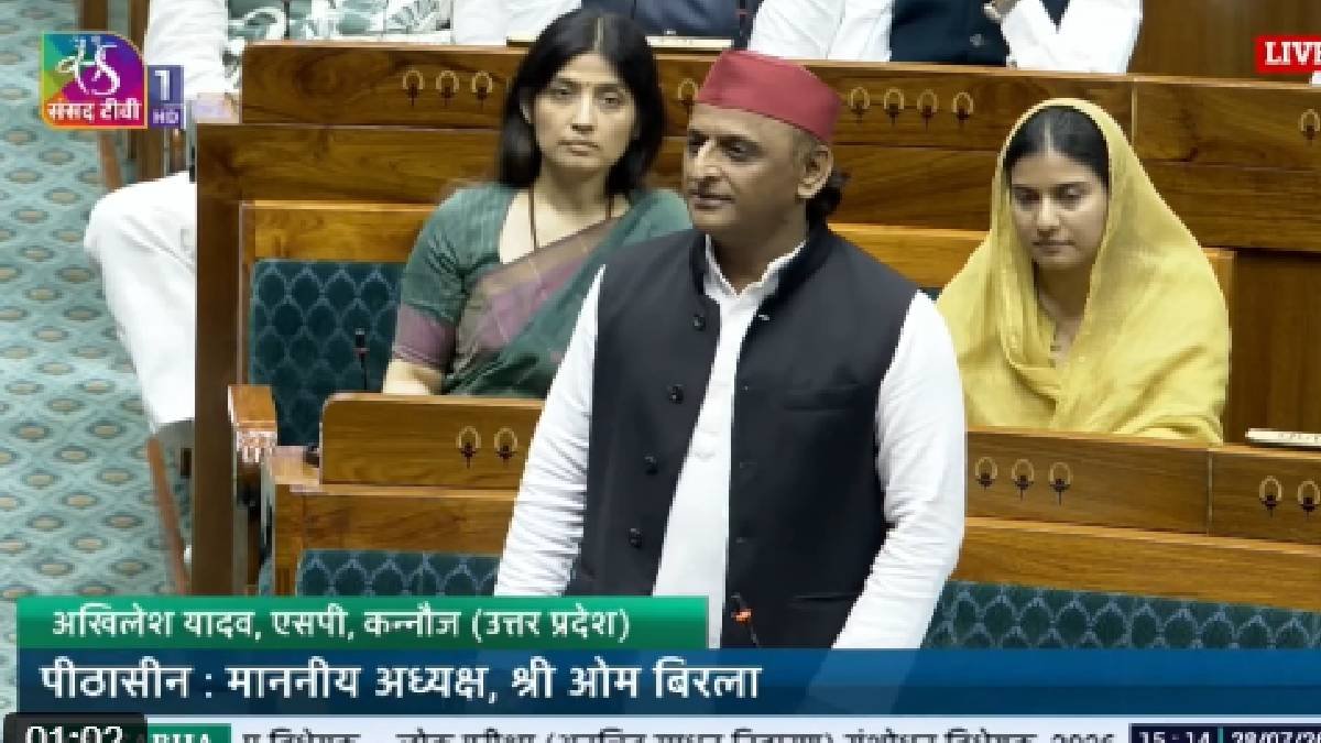''जो लोग चढ़ावे की चोरी नहीं रोक पाए, वे पेपर लीक कैसे रोक सकते हैं?'', संसद में अखिलेश यादव केंद्र पर बरसे