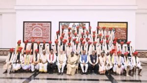 राष्ट्रपति भवन में बस्तर के मांझी-चालकी बने खास मेहमान, द्रौपदी मुर्मू ने खुद परोसा भोजन, पहली बार दिखा ऐसा नजारा | ACTPnews