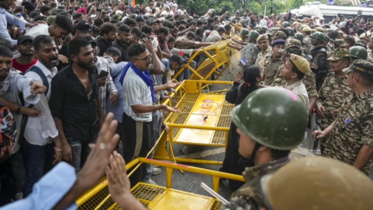 PM Modi के खिलाफ जंतर-मंतर पर अश्लील टिप्पणी मामले में बड़ी कार्रवाई, युवती पर FIR दर्ज