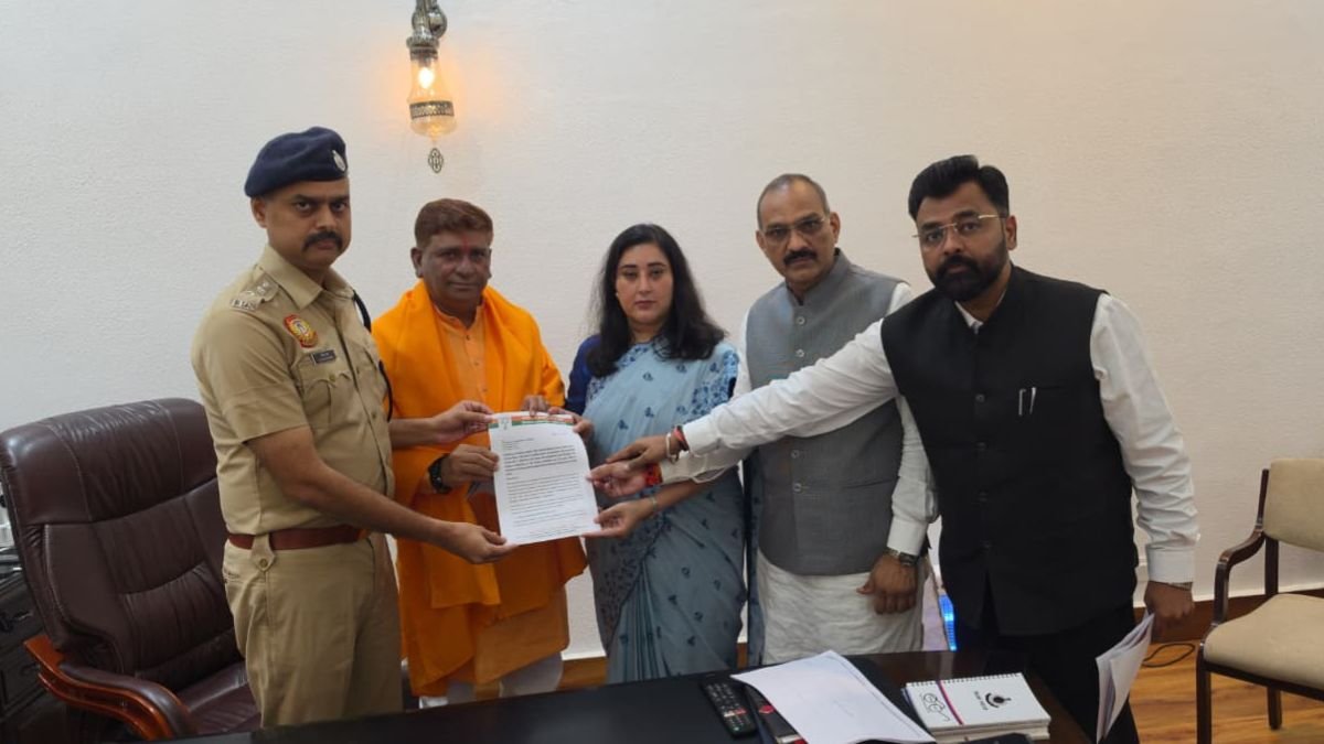 साधु के वेष में संसद में प्रदर्शन पप्पू यादव पर पड़ा भारी, शिकायत दर्ज कराने पहुंचीं BJP सांसद बांसुरी स्वराज | ACTPnews