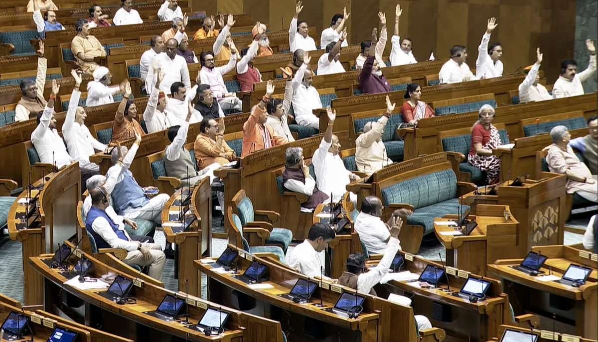 LIVE: परिसीमन बिल पर 16-18 अगस्त के बीच विशेष सत्र बुलाने की तैयारी, राहुल और रिजिजू में चर्चा