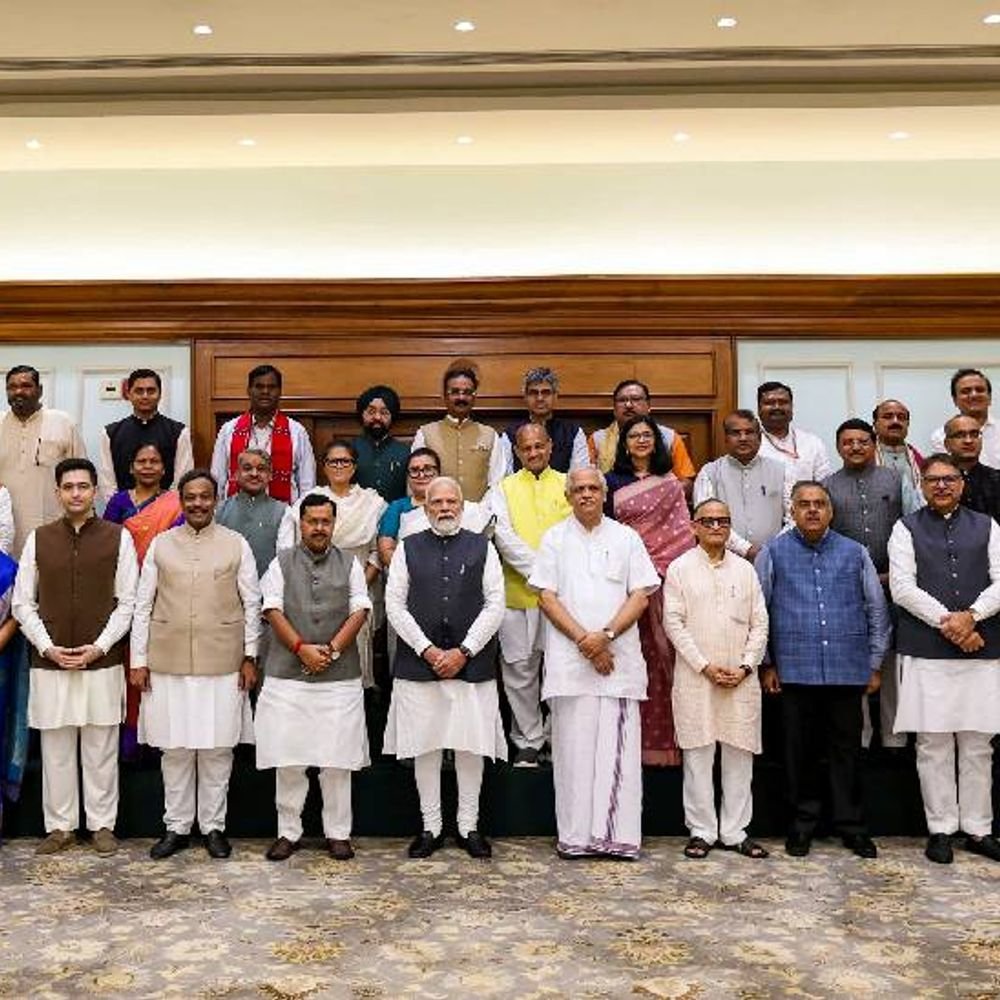 मोदी की सलाह- सोशल मीडिया इस्तेमाल में सावधानी बरतें:BJP में शामिल हुए सांसदों से कहा, संसद में चिल्लाने या गुस्से में बोलने की जरूरत नहीं