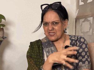 सुष्मिता मुखर्जी बोलीं- मजबूरी में आत्मा बेची, बुरा लगता है:सी-ग्रेड फिल्में करने पर अफसोस जताकर कहा- तब कर्ज लेने वाले घर आकर गालियां देते थे | ACTPnews
