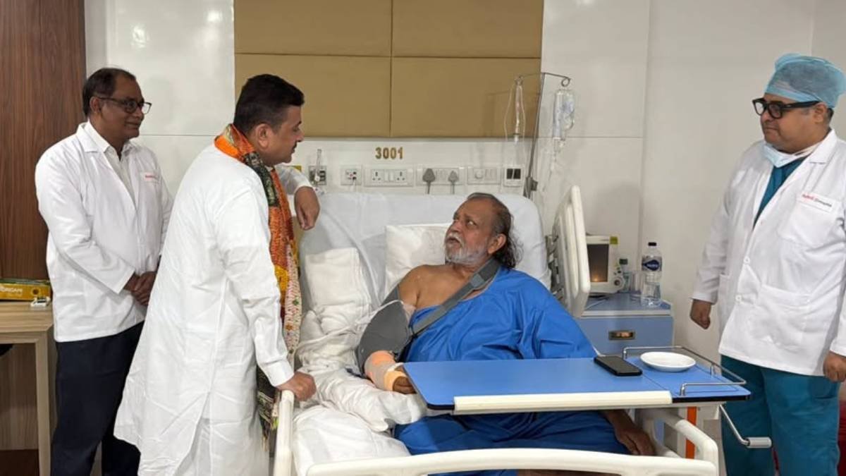 दिग्गज एक्टर मिथुन चक्रवर्ती अस्पताल में भर्ती, सर्जरी के बाद मिलने पहुंचे CM शुभेंदु अधिकारी