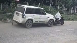 स्कॉर्पियो ने स्कूटी सवार महिला को मारी जोरदार टक्कर, काफी दूर तक घसीटा, CCTV फुटेज आया सामने | ACTPnews