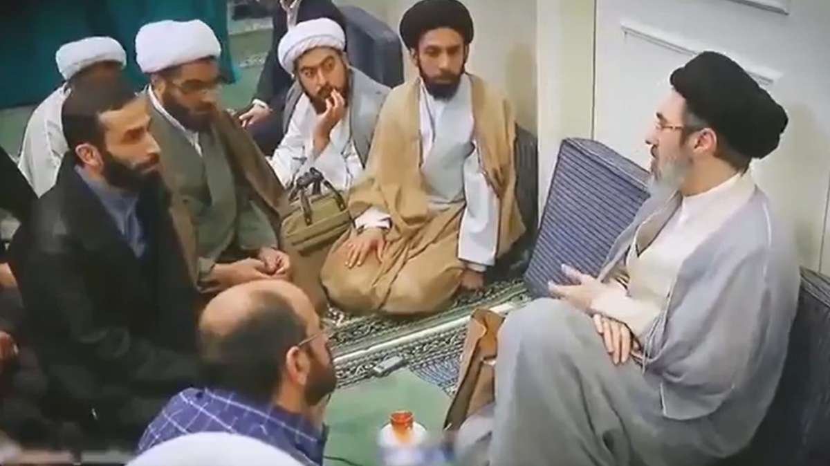 इजरायली मीडिया के दावों के बीच मुज्तबा खामेनेई का नया वीडियो, सहयोगी से बात करते दिखे ईरान के सुप्रीम लीडर