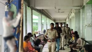 2 बाइक सवारों ने युवक पर पेट्रोल डालकर लगा दी आग, मचा हड़कंप | ACTPnews