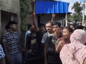 कोलकाता में ममता बनर्जी को देखकर चोर-चोर चिल्लाए लोग:3 दिन में दूसरी घटना; हलीसहर में कार पर पत्थर-कीचड़ फेंका गया था | ACTPnews