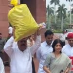 “राम मंदिर भेजा तो हो जाएगी चोरी”, बोरी में चंदे की रकम लेकर संसद पहुंचे SP के सांसद, जुटाए 1.57 लाख | ACTPnews