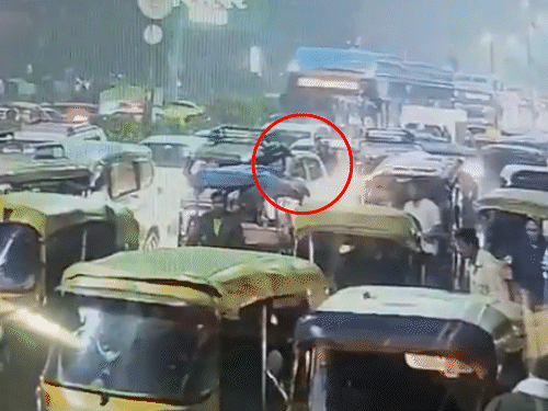 10 नवंबर 2025 की शाम लाल किले के पास हुए इस धमाके में 11 लोगों की मौत हुई थी, जबकि कई घायल हुए थे। - Dainik Bhaskar