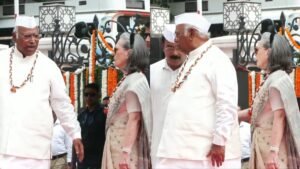 स्वतंत्रता दिवस पर कांग्रेस ने किया राष्ट्रगीत का अपमान? सोनिया गांधी के वायरल वीडियो पर छिड़ी बहस | ACTPnews