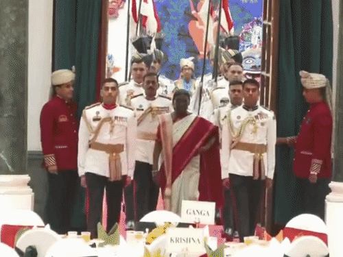स्वतंत्रता दिवस के मौके पर राष्ट्रपति भवन के अमृत उद्यान परिसर में ‘एट होम’ रिसेप्शन हुआ।  - Dainik Bhaskar