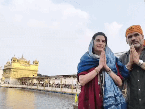 अमृतसर में गोल्डन टेंपल पहुंचे अभिनेता सुनील शेट्टी:परिवार संग टेका माथा, बोले- यहां आकर मिलती है अलग ऊर्जा और मन को सुकून