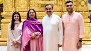 पर्यूषण से पहले परिवार संग महुडी पहुंचे गौतम अडानी, जैन मंदिर में की पूजा-अर्चना | ACTPnews