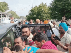 पंजाब पुलिस ने शादी समारोह से दुल्हन का पिता उठाया:कहा- चोरी केस में वांटेड; परिजन बोले- सड़क पर घसीटा, बिना वर्दी वालों ने पीटा | ACTPnews