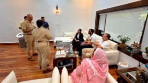 संसद मार्ग थाने के बाहर धरने पर बैठे राहुल गांधी, पैलेट गन पीड़ित भी साथ, साहिल लोचब का आरोप- FIR दर्ज नहीं हो रही | ACTPnews