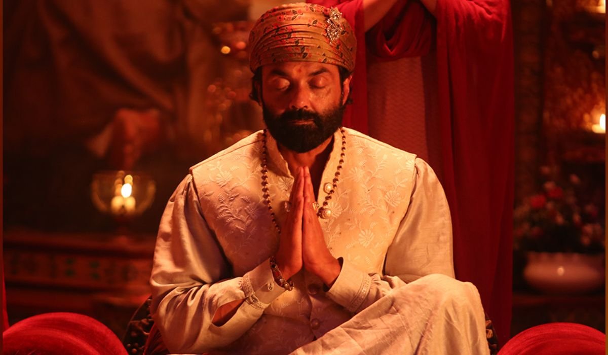 प्रकाश झा ने 'आश्रम 4' का किया ऐलान, बाबा निराला बन फिर लौटेंगे बॉबी देओल, शूटिंग की शुरू