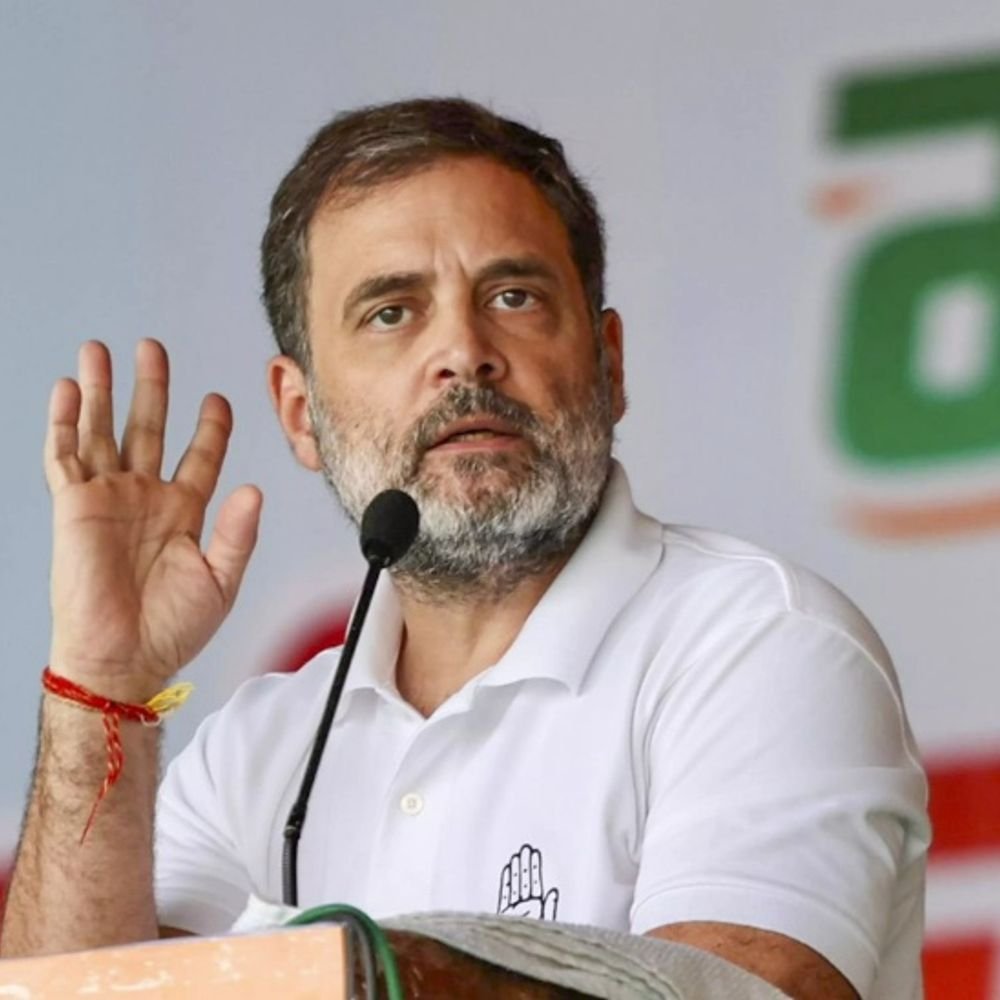 राहुल ने CM फडणवीस से कहा-आदिवासी छात्रों से मिलें:लेटर लिखा- वे 10 दिन से भूख हड़ताल पर; पुणे में लड़की ने बताई थीं समस्याएं