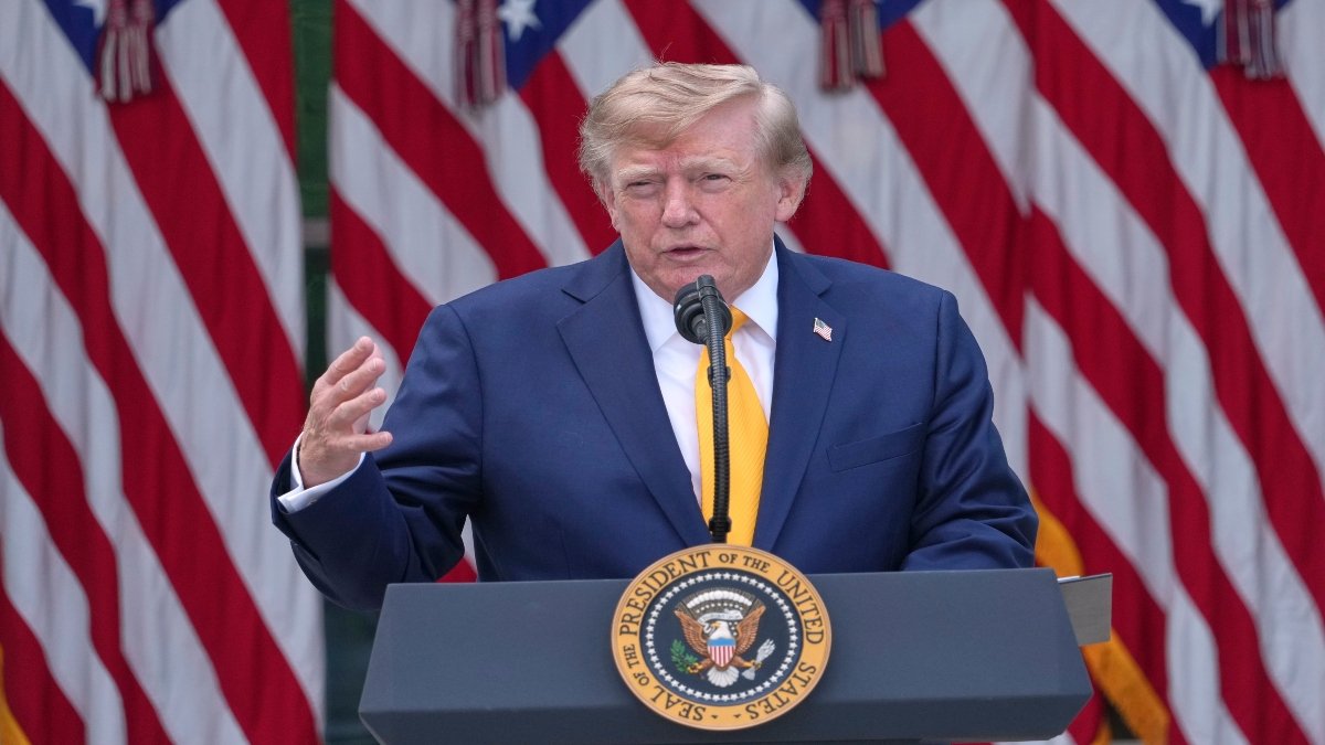 डोनाल्ड ट्रंप की टीम ने दुनिया भर में US वीज़ा इंटरव्यू रोका, जानिए अमेरिका ने क्यों किया ऐसा