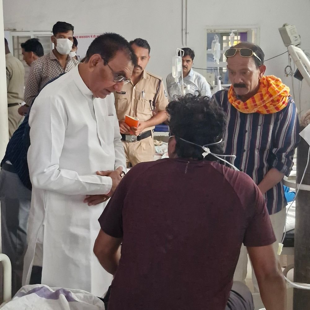 भोपाल बायपास ब्रिज से नीचे गिरी बस:राजगढ़ में बेंगलुरु के दो पुलिस इंस्पेक्टर समेत 4 की मौत; 11 घायल, 4 भोपाल रेफर