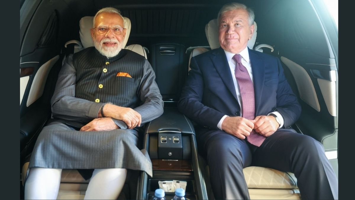 PM मोदी दो दिन की यात्रा पर पहुंचे उज्बेकिस्तान, राष्ट्रपति मिर्जियोयेव ने ताशकंद में गले लगाकर किया स्वागत