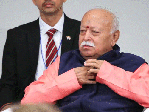 भागवत बोले-धर्म अलग हो सकते हैं, लेकिन मानवता एक है:इंसान अपने दिमाग में बने ‘सॉफ्टवेयर’ का कैदी, उसकी सोच समझने का तरीका प्रभावित करती है