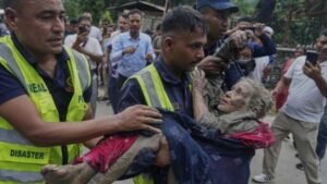 नेपाल में हाहाकार के बीच हुआ था चमत्कार, मलबे में दबी 97 साल की महिला जिंदा निकली | ACTPnews