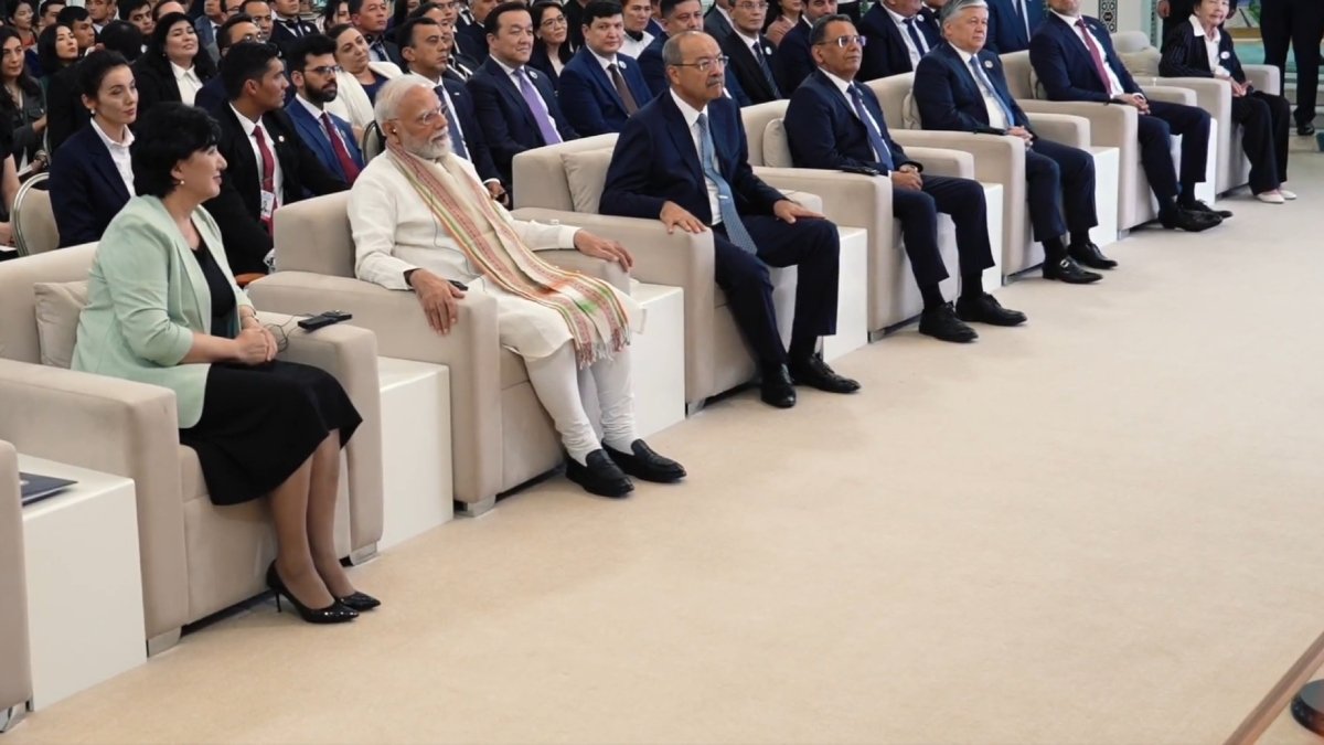 उज्बेकिस्तान में हिट हैं PM मोदी की कविताएं, ताशकंद स्टेट यूनिवर्सिटी के छात्रों ने 3 उज्बेक में ट्रांसलेट कीं, डिनर में गाकर सुनाई