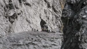 नेपाल में फिर बड़ी आपदा का अलर्ट! छोचेन नदी के पास हिमखंड टूटने का खतरा, चीन ने दी चेतावनी | ACTPnews