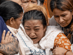 नेपाल में बर्फ-चट्टानें खिसकने से दोबारा बाढ़ का खतरा:7 दिन में 1127 मौतें, 4600 अभी भी लापता; लड़की ने 17 रिश्तेदार खोए | ACTPnews