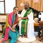 जैस्मिन भसीन ने की श्री श्री रविशंकर से मुलाकात, मन की उलझन में फंसी एक्ट्रेस ने कही दिल की बात | ACTPnews