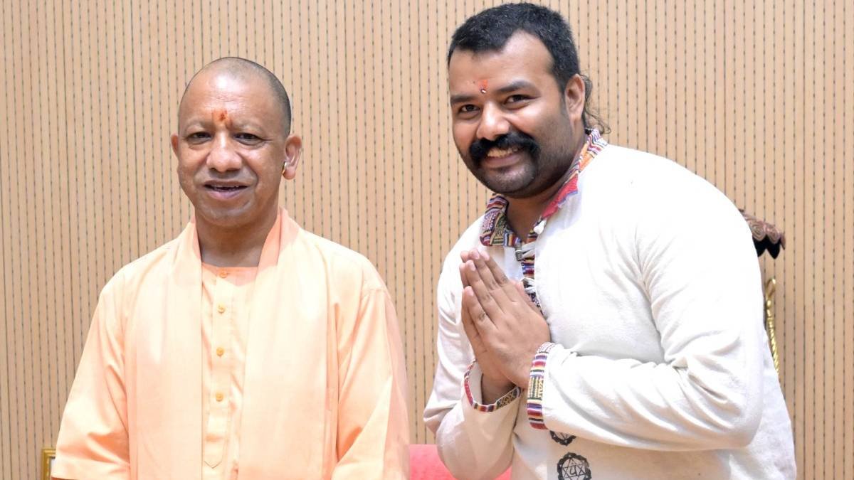‘हनुमान अंश' ने रचा कमाई का नया अध्याय, योगी आदित्यनाथ से मिली टीम, बाबा की आध्यात्मिक यात्रा पर चर्चा