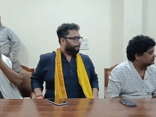 शोभिनव सत्या बोले- डायरेक्टर की जिद पर बनी हनुमान अंश:नीम करौली बाबा का रोल निभाने वाले एक्टर ने कहा- टीम छोड़ने लगी थी