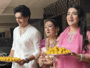 सुनीता आहूजा के घर गणपति बप्पा की पूजा:बेटे यशवर्धन-बेटी टीना रहे मौजूद, पत्नी ने बताया गोविंदा क्यों नहीं पहुंचे | ACTPnews
