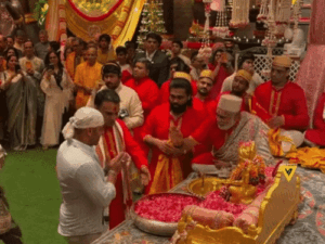 सलमान खान ने एंटीलिया में लिया बप्पा का आशीर्वाद:तिलक लगवाकर फूल अर्पण किए, सिद्धार्थ-कियारा ने भी दर्शन किए; राधिका मर्चेंट की भक्तिमय परफॉर्मेंस में डूबे मेहमान | ACTPnews