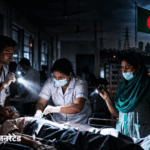 बांग्लादेश में टॉर्च की रोशनी में मरीजों का इलाज:20 साल का सबसे बड़ा बिजली संकट; भारत पहले ही ज्यादा बिजली दे रहा, मदद मुश्किल | ACTPnews