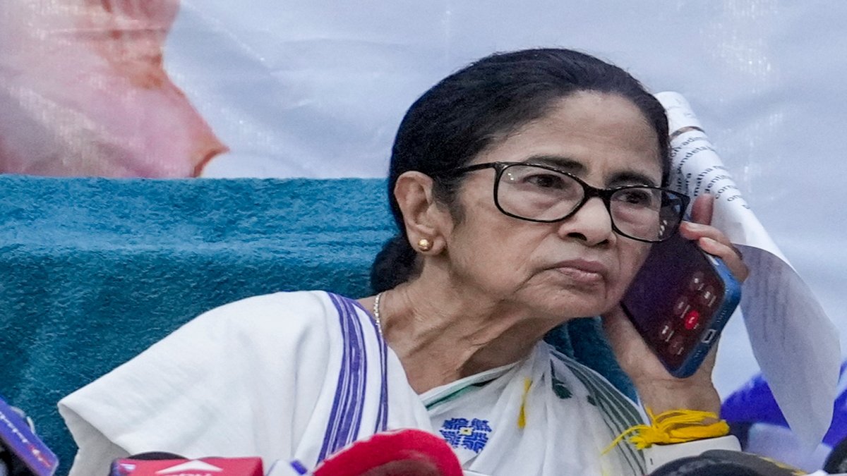 एक ही दिन में ममता को बनर्जी को तीन झटके, TMC नाम और सिंबल के लिए पहुंचीं सुप्रीम कोर्ट