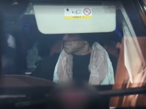 सलमान खान अपने ड्राइवर पर भड़के:दावा- फैन का पैर गाड़ी के नीचे आया; फटकार लगाते दिखे एक्टर