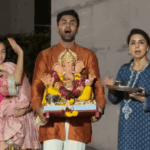 बेटी राहा का चेहरा छिपाती दिखीं आलिया:रणबीर कपूर ने विसर्जन में लगाया जय श्री राम का जयकारा, सुनीता-गोविंदा अलग-अलग बप्पा के विसर्जन में पहुंचे | ACTPnews