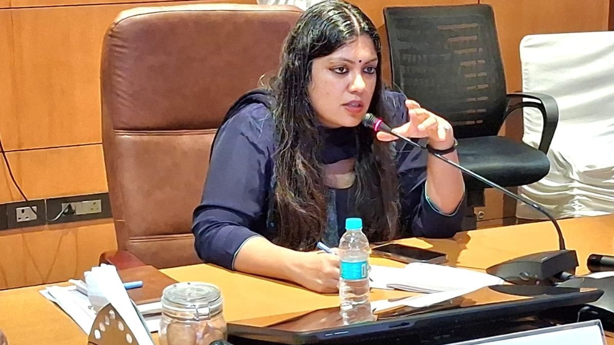 छात्रा की NSA के तहत हिरासत पर सुप्रीम कोर्ट की अहम टिप्पणी, ''नोएडा DM मेधा रूपम को अकेले जिम्मेदार नहीं ठहरा सकते''