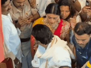 Govinda Visits Lalbaugcha Raja With Komal Rani | ACTPnews