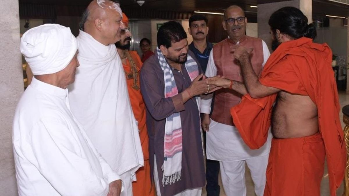 बाबा रामदेव और बृजभूषण शरण सिंह के बीच दूर हुई गलतफहमी, मानहानि का मुकदमा भी वापस लिया