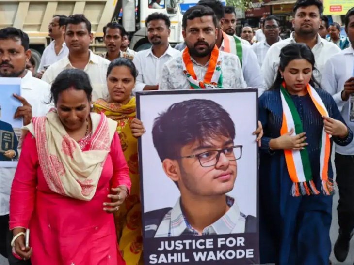 IIT बॉम्बे के छात्र साहिल वाकोडे की मौत के बाद परिजन प्रदर्शन कर रहे हैं। साहिल ने 18 सितंबर को हॉस्टल में सुसाइड कर लिया था। - Dainik Bhaskar