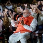 Bhajan Clubbing in Delhi, भजन क्लबिंग में पहुंचे पीएम मोदी, दर्शकों के बीच ताली और डफली बजाई | ACTPnews