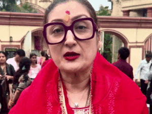 गोविंदा की पत्नी सुनीता आहूजा ने मांगा लोगों से सपोर्ट:काली मंदिर पहुंचीं, बोलीं- जो मेरा घर बर्बाद कर रही है, माता उसको देखें | ACTPnews