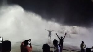 ओडिशा के समुद्र में उठा 15 फीट ऊंचा ज्वार, सड़क तक पहुंचा पानी; झूम उठे पर्यटक | ACTPnews